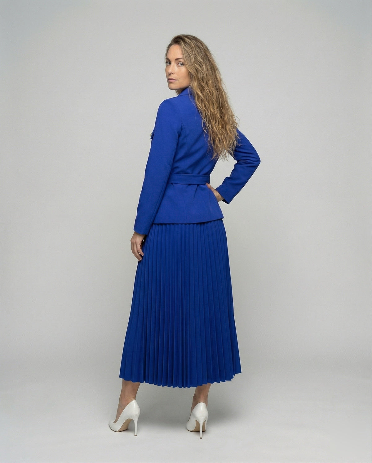 Bettina | Traje de Blazer y Falda Maxi Plisada, Elegante