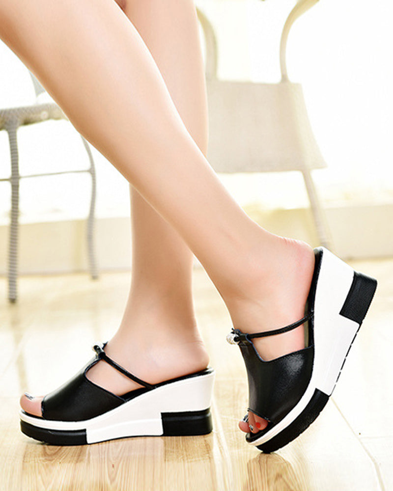Sandalias de Cuña con Paneles Combinados