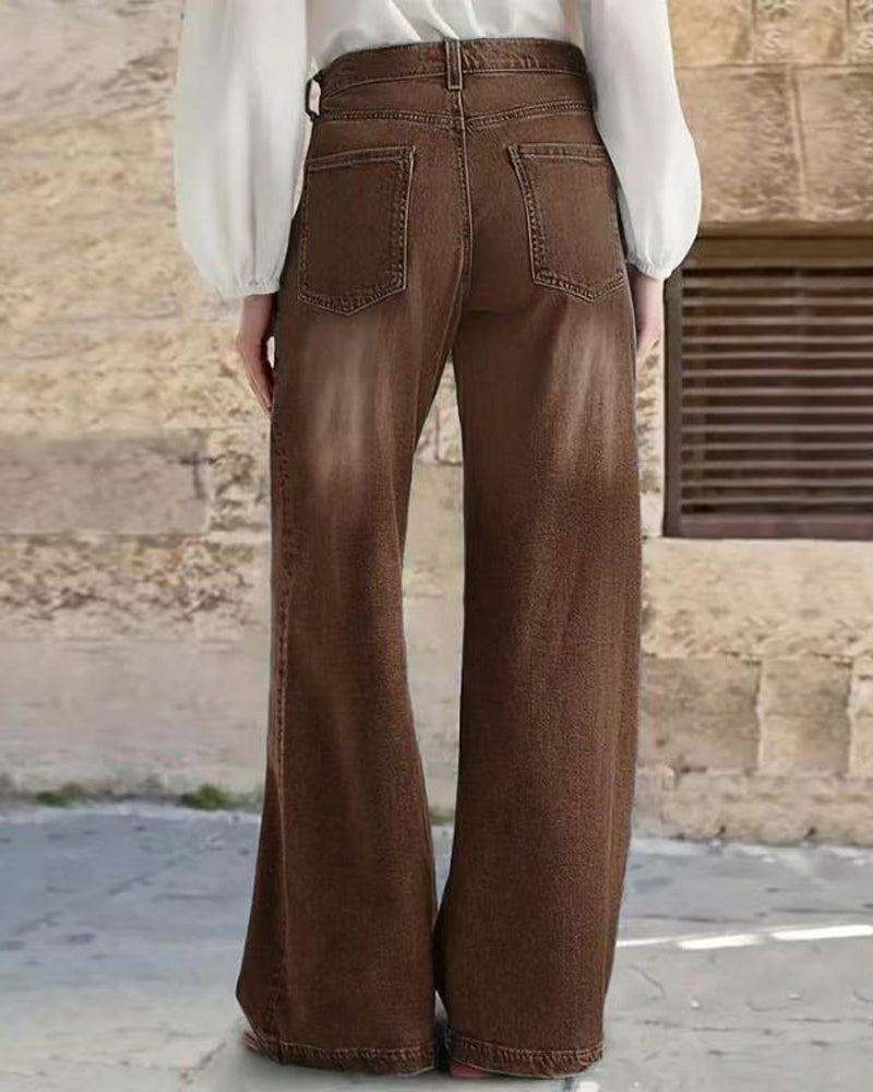 Vaquero Holgado con Detalles de Botones