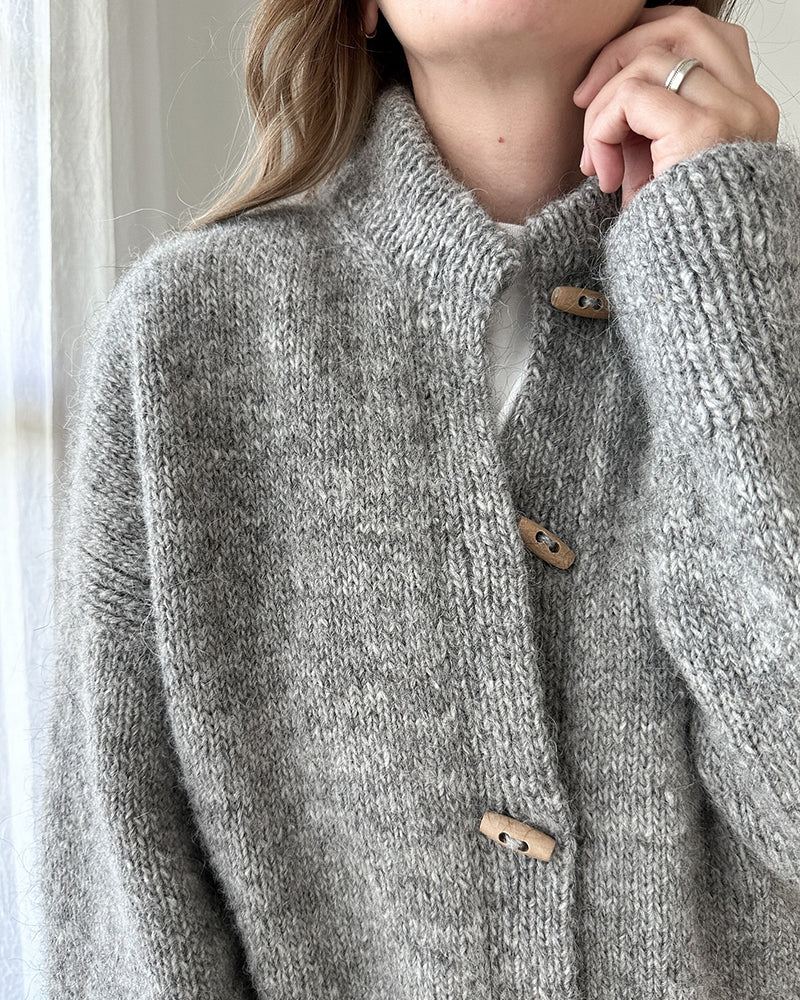 Zinnia | Cárdigan de Cuello Alto con Botones Estilo Asta, Elegancia Sobria
