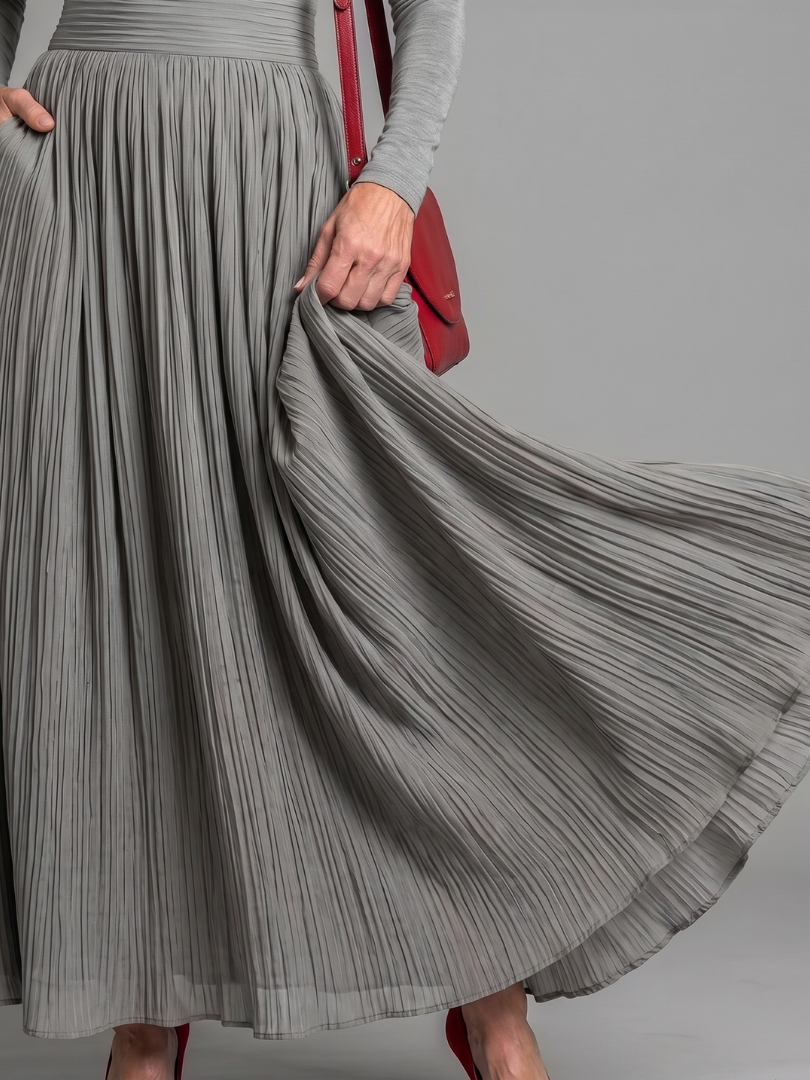 Larisa | Vestido Midi de Cuello Alto y Manga Larga con Cintura Definida