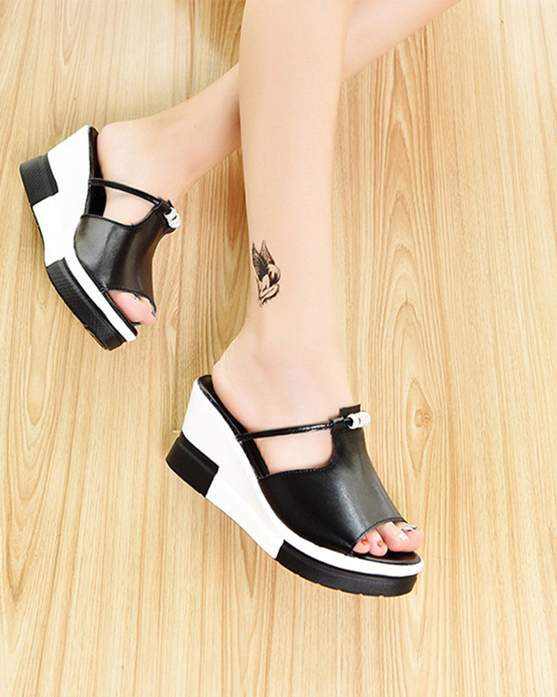 Sandalias de Cuña con Paneles Combinados
