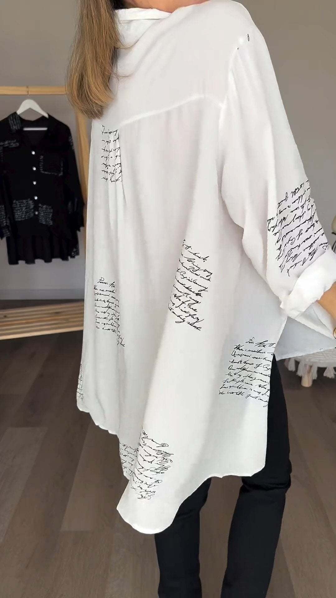 Sara | Camisa Oversize con Estampado Caligráfico, Chic
