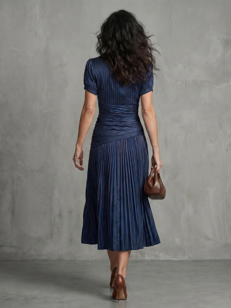 Theodora | Vestido Midi de Rayas con Cuello Camisero y Cintura Plisada