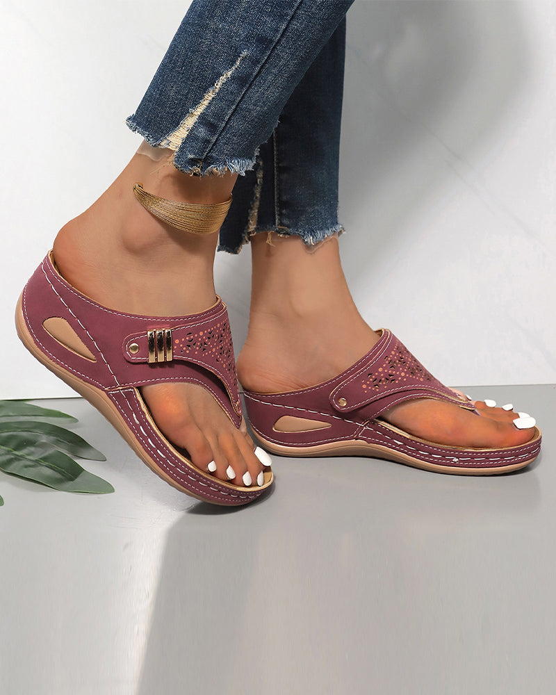 Sandalias de Cuña Caladas con Tira entre los Dedos