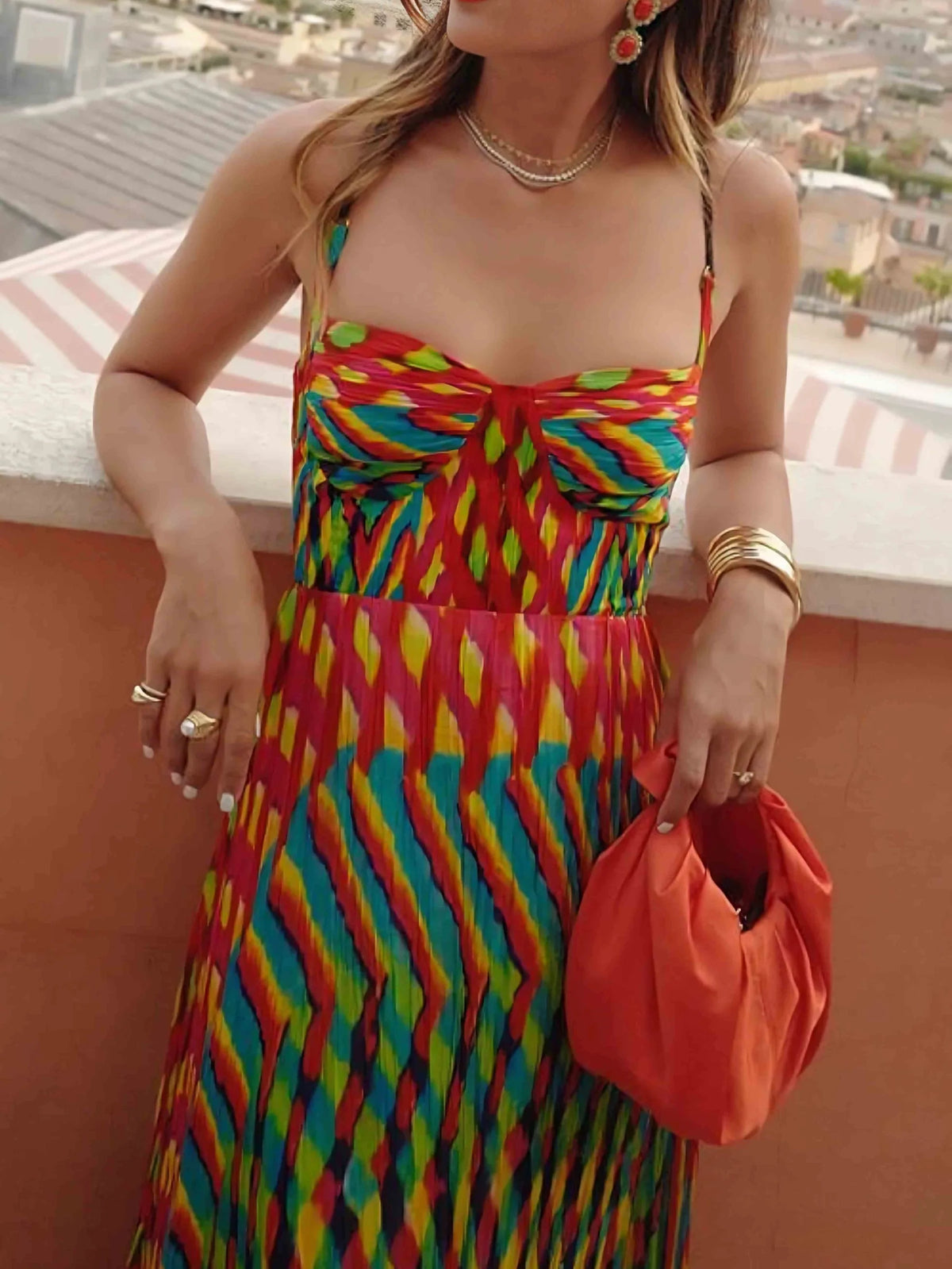 Dalia | Vestido Maxi Halter de Corte en A con Estampado Artístico, Llamativo