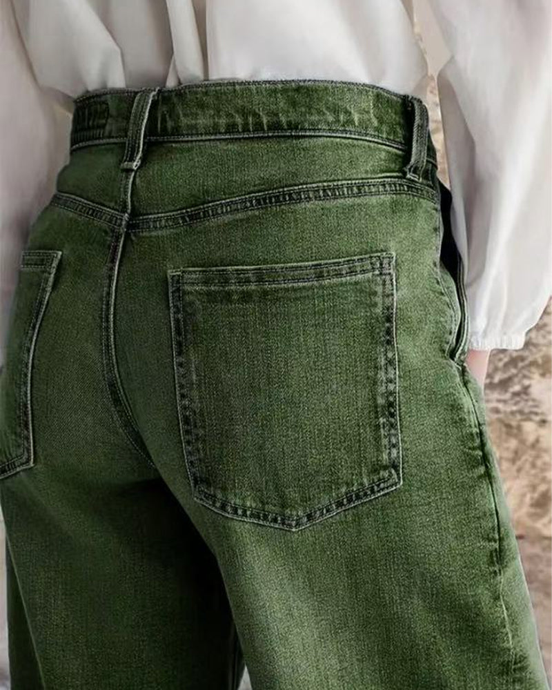 Vaquero Holgado con Detalles de Botones