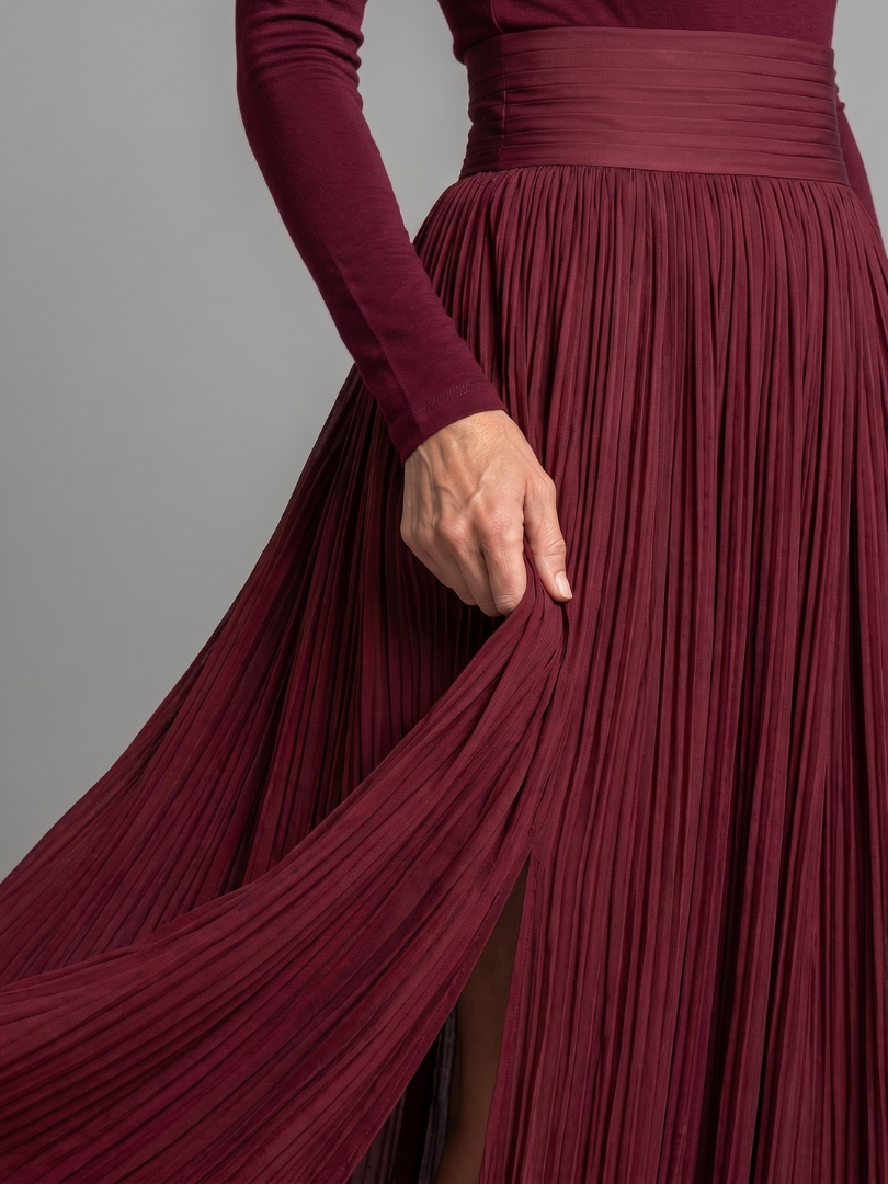 Larisa | Vestido Midi de Cuello Alto y Manga Larga con Cintura Definida