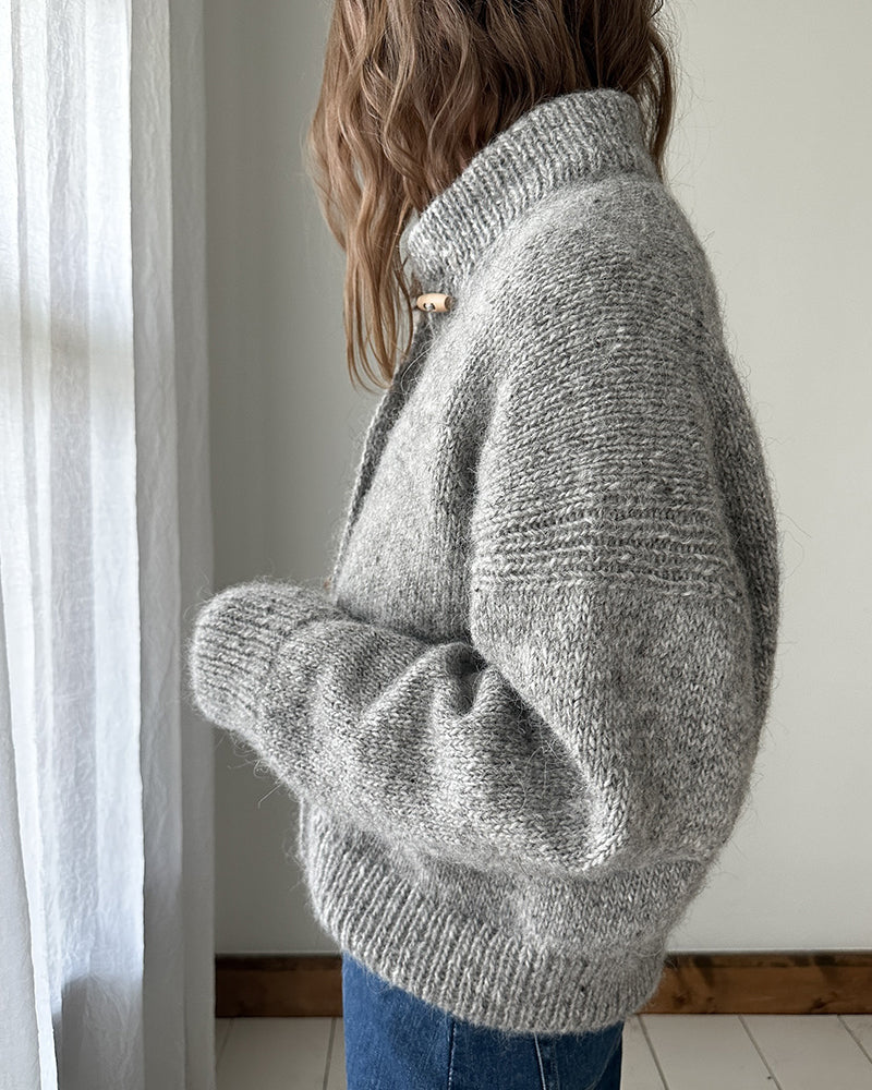 Zinnia | Cárdigan de Cuello Alto con Botones Estilo Asta, Elegancia Sobria