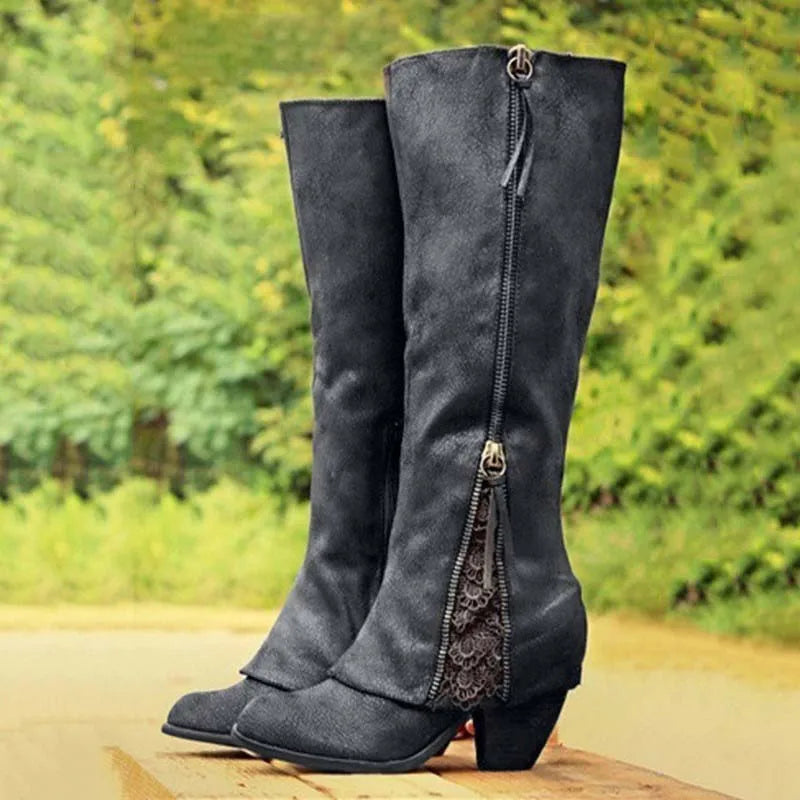 Marlowe | Botas Altas Efecto Desgastado con Encaje y Borla, Camperas