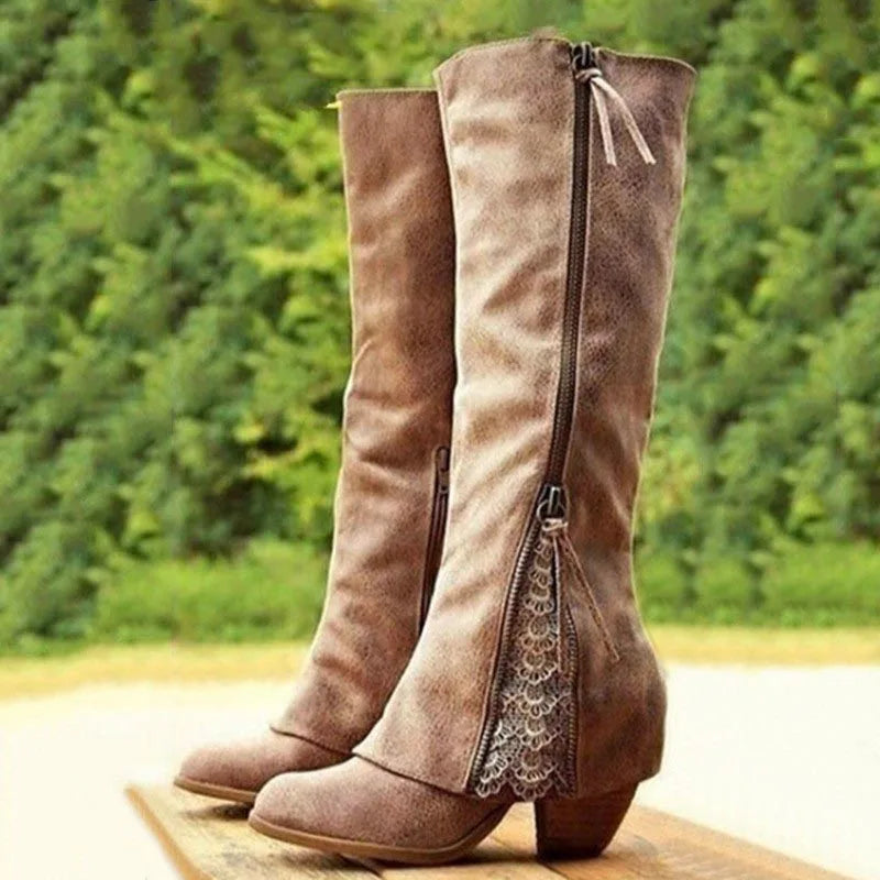 Marlowe | Botas Altas Efecto Desgastado con Encaje y Borla, Camperas
