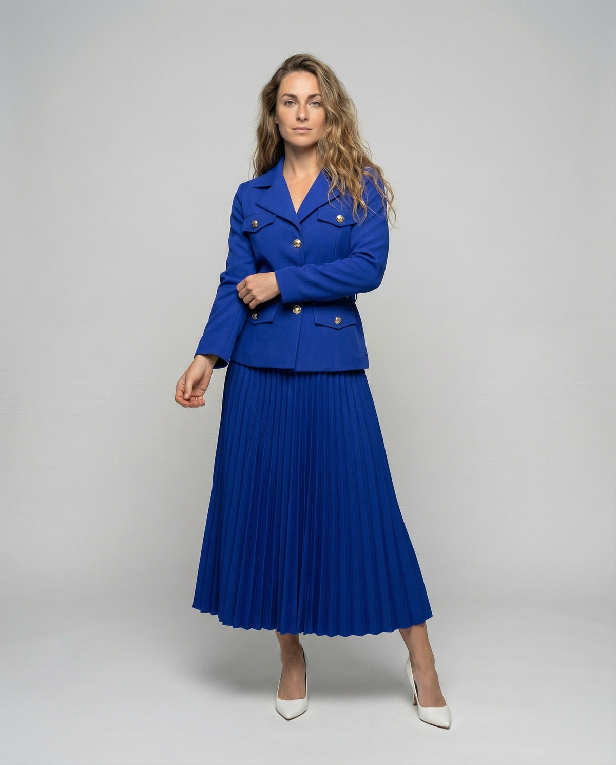 Bettina | Traje de Blazer y Falda Maxi Plisada, Elegante