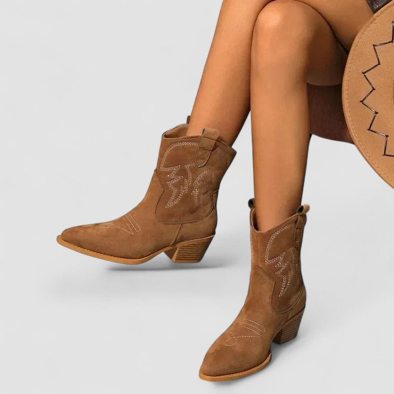 Lillian | Botas Camperas Ortopédicas de Ante con Bordado, Cómodas