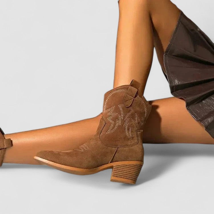 Lillian | Botas Camperas Ortopédicas de Ante con Bordado, Cómodas