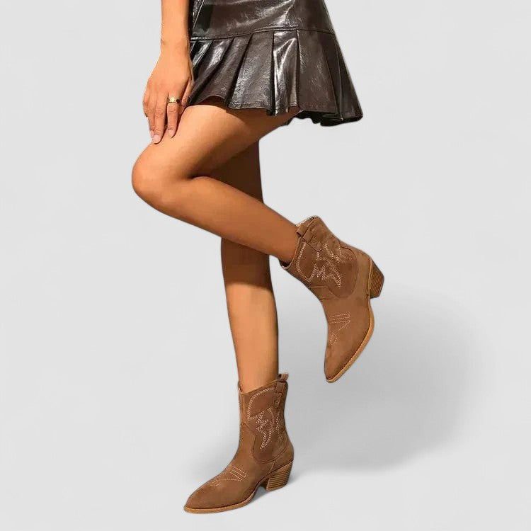 Lillian | Botas Camperas Ortopédicas de Ante con Bordado, Cómodas