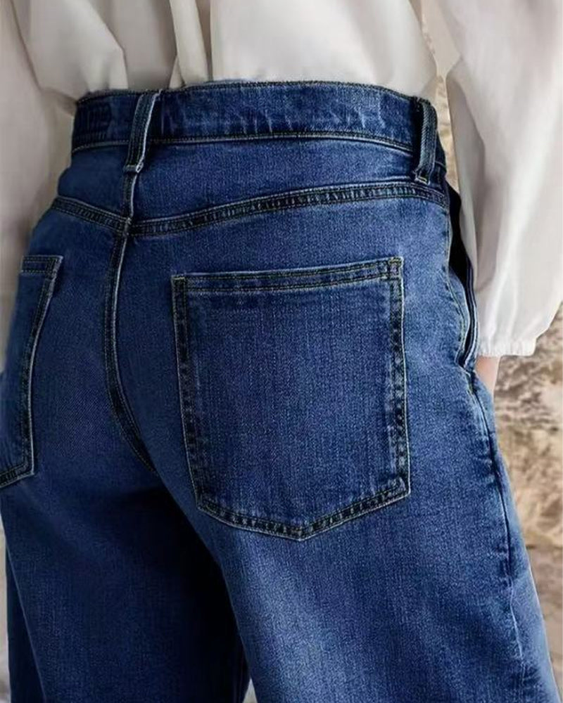Vaquero Holgado con Detalles de Botones