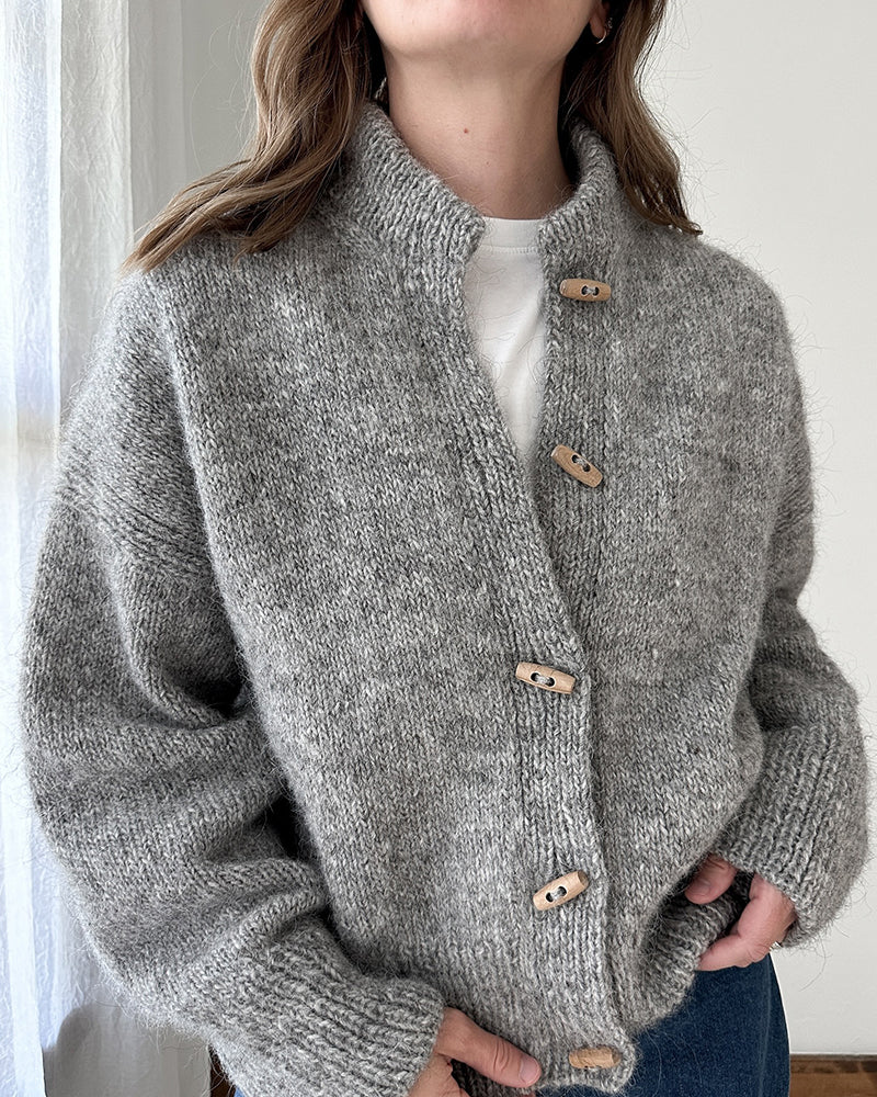 Zinnia | Cárdigan de Cuello Alto con Botones Estilo Asta, Elegancia Sobria