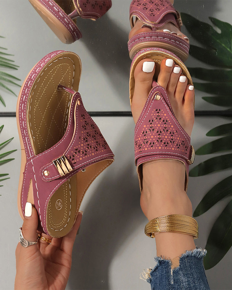 Sandalias de Cuña Caladas con Tira entre los Dedos