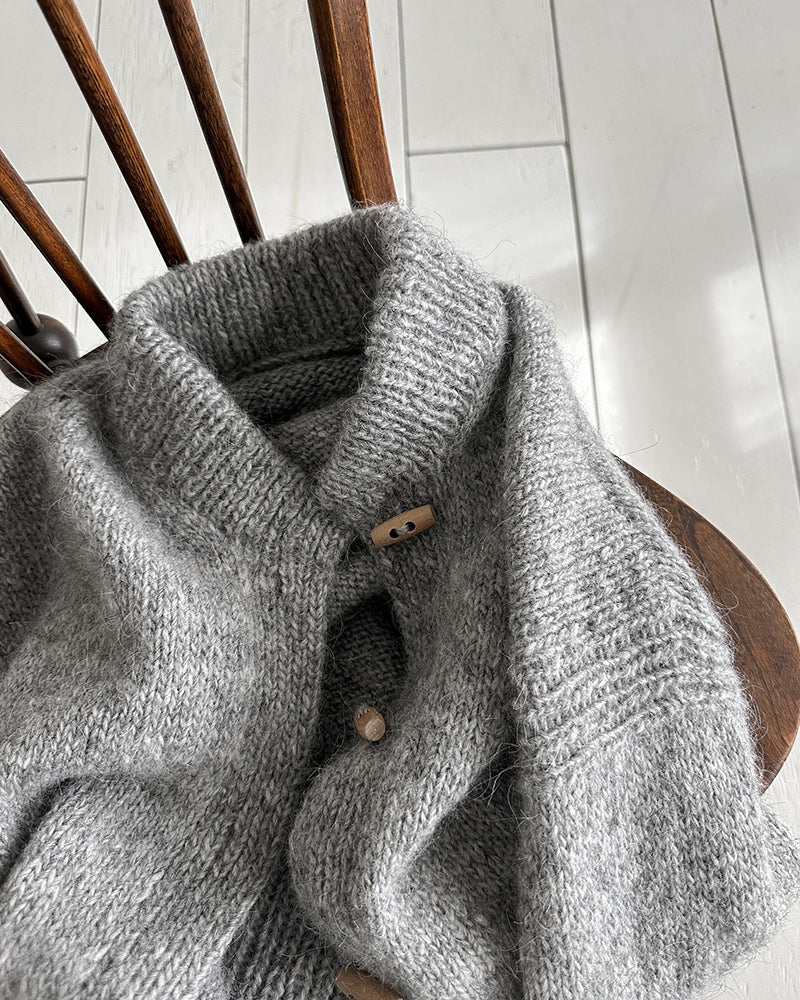 Zinnia | Cárdigan de Cuello Alto con Botones Estilo Asta, Elegancia Sobria