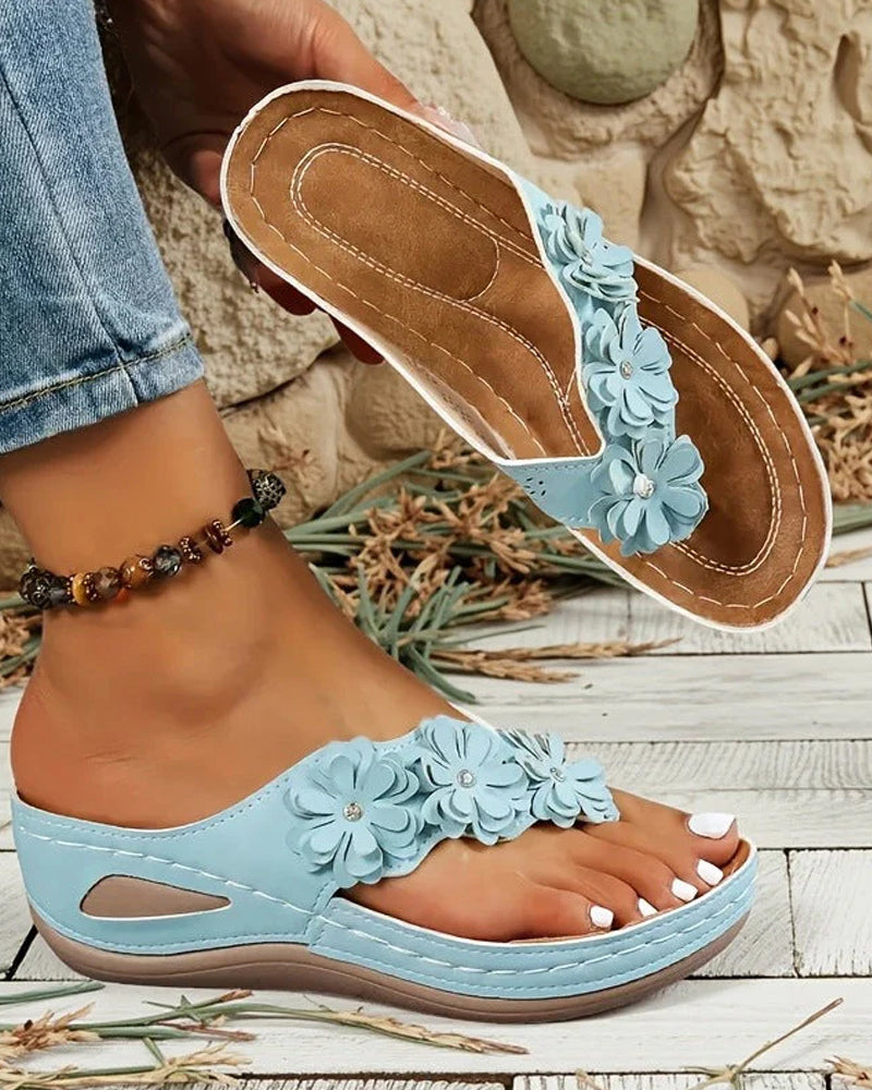 Sandalias de Cuña con Detalles Florales