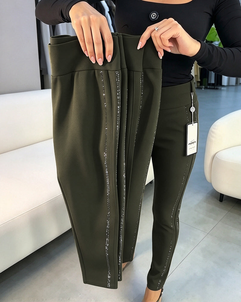 Pantalón Ajustado con Acabado Brillante