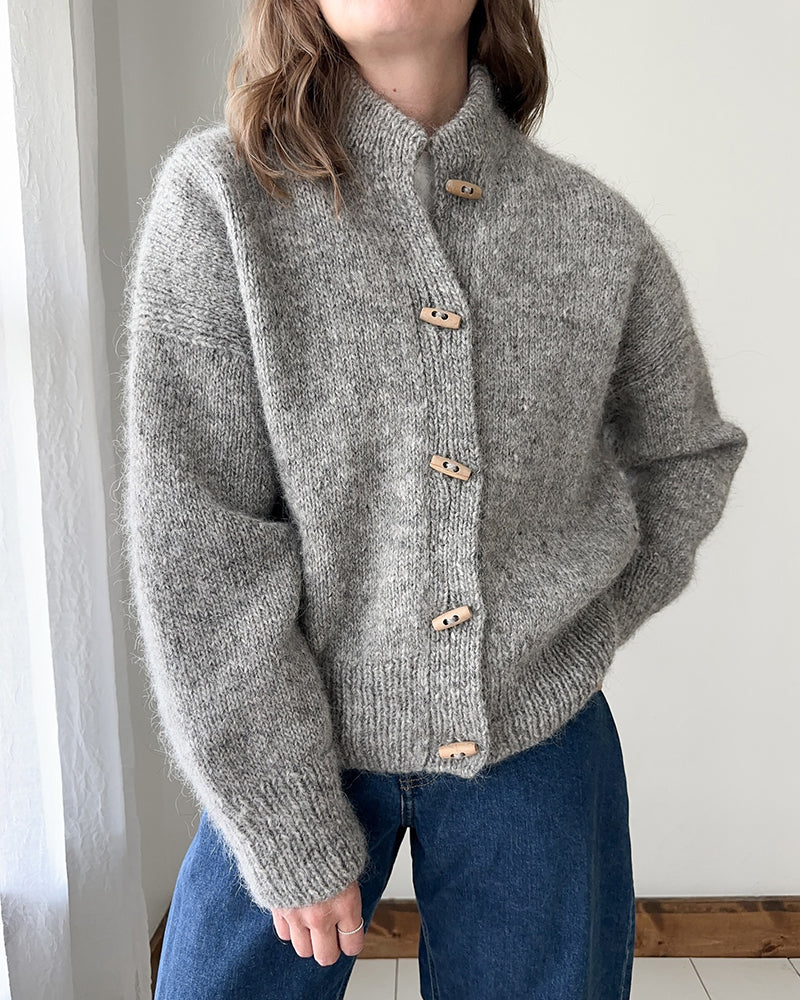 Zinnia | Cárdigan de Cuello Alto con Botones Estilo Asta, Elegancia Sobria