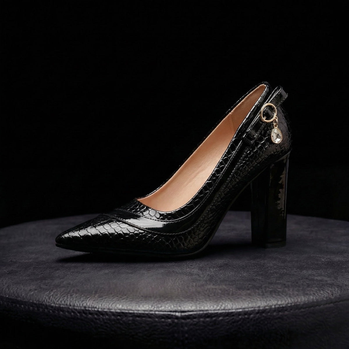 Giulia | Zapatos de Salón con Tacón Ancho y Detalle Dorado, Elegantes