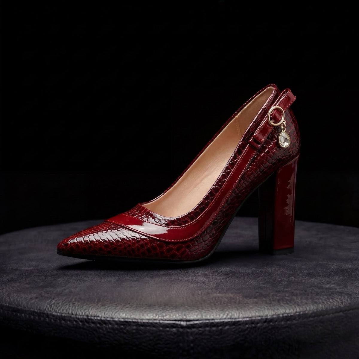 Giulia | Zapatos de Salón con Tacón Ancho y Detalle Dorado, Elegantes
