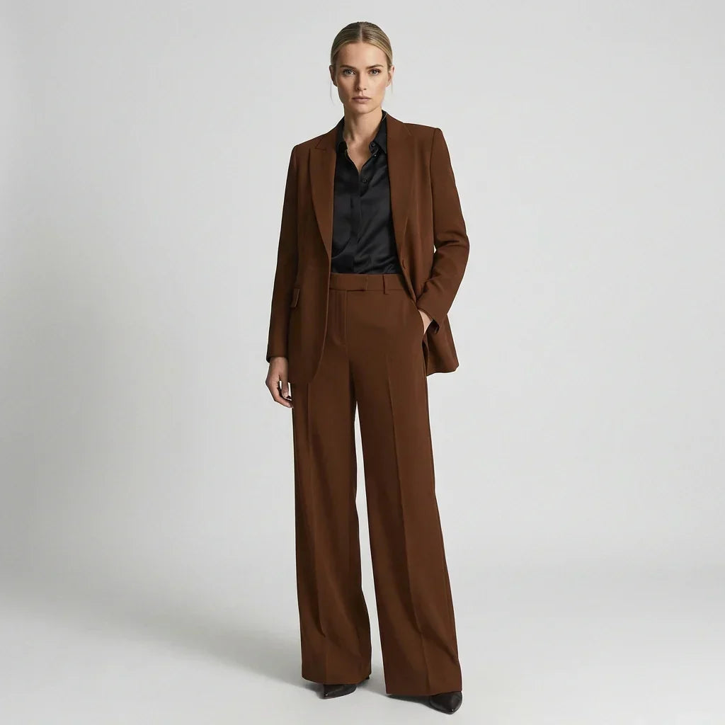 Carina | Traje de Blazer con Solapa y Pantalón Recto, Elegante