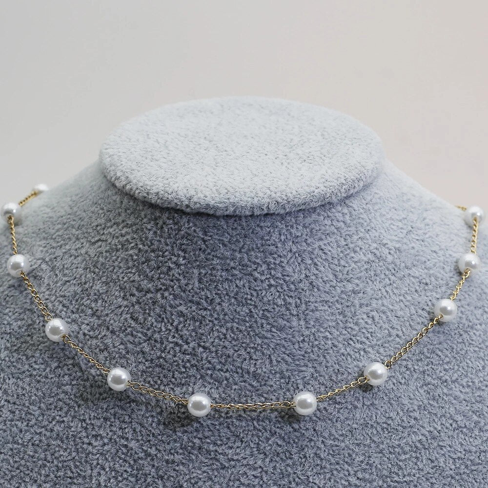 Lustra | Collar Dorado con Perlas, Clásico y Elegante