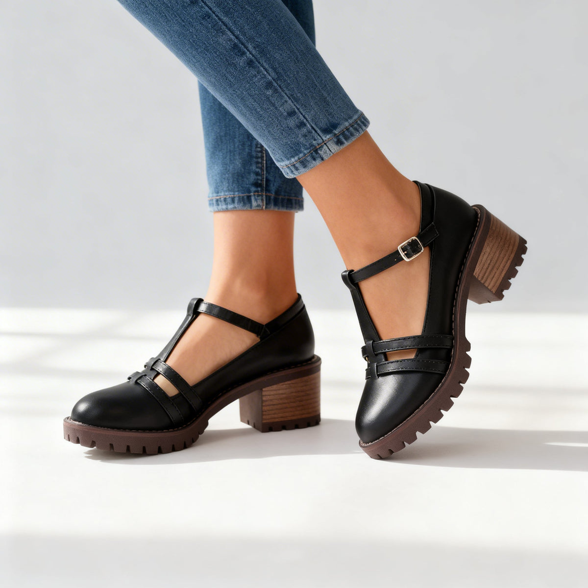 Romilly | Zapatos de Tacón Ancho con Tira en T, Retro