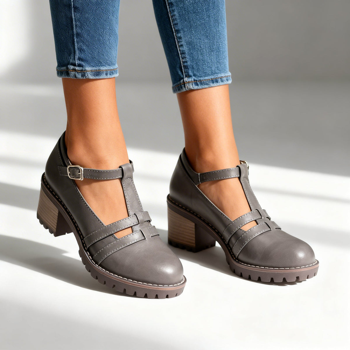 Romilly | Zapatos de Tacón Ancho con Tira en T, Retro