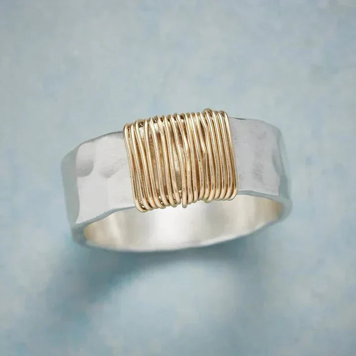 Auriel | Anillo Dorado Vintage de Hilo Trenzado, Delicado