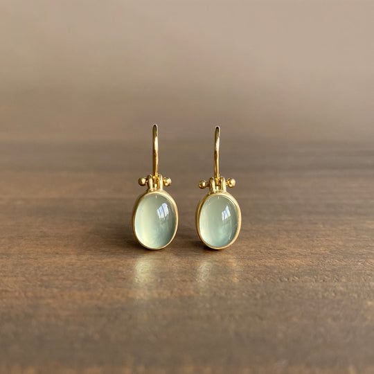 Celestia | Pendientes Vintage con Piedra Luna Verde, Delicados